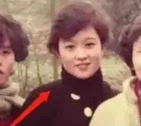 搞笑娱乐吃瓜少女图片,带你领略欢乐瞬间